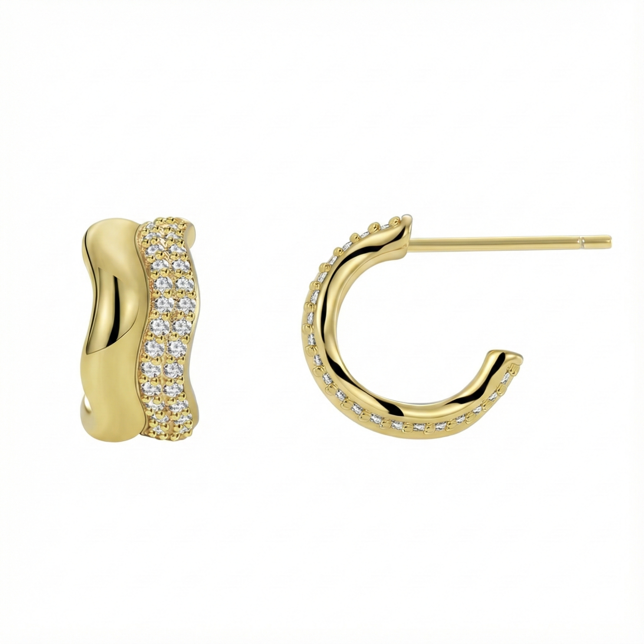 Créoles semi-ouvertes dorées or 18k avec pavage de zircons blancs sur la face extérieure, profil bombé et fermoir tige poussette